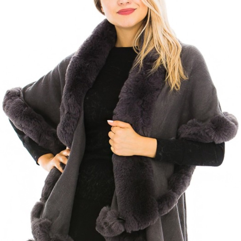 Luxury Gray Faux Fur Collared Cape Coat One Size